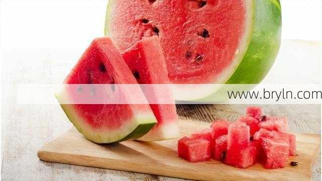生理期能吃西瓜吗(在来月经期间能吃西瓜吗)