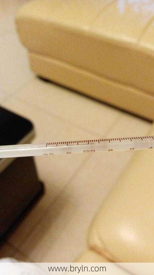 腋窝体温多少正常(都说人体正常体温是37度，为什么每次测量都是36度多，正常吗？)