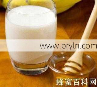 牛奶蜂蜜(治疗失眠的偏方：喝蜂蜜牛奶)